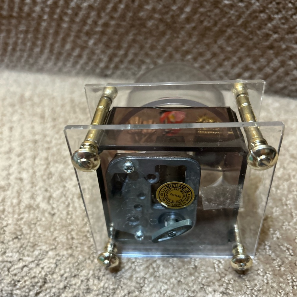 Working Vintage Japanese Doll Music Box with Gold Pagoda Vintage Geisha - Picture 7 of 8